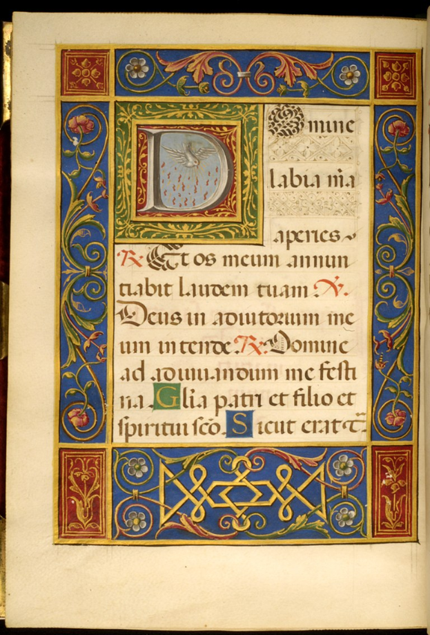 Ein aufgeschlagenes Buch, das ein illuminiertes Manuskript mit einem großen, verzierten Buchstaben 'D' zeigt, umgeben von kunstvollen Entwürfen und Texten in leuchtenden Farben.