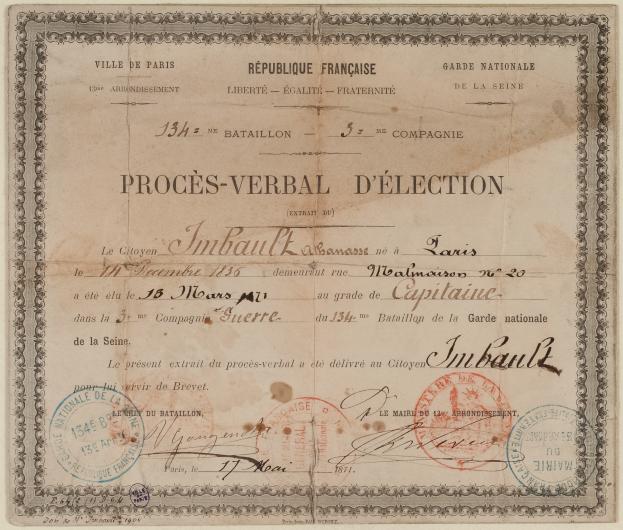 Ein altes Dokument, wahrscheinlich ein Wahlzettel, mit handgeschriebener Text und zwei Stempeln darauf.