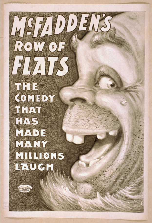 Plakat einer Person mit wilden Haaren und einem breiten, zahnreichen Grinsen auf einem hellgelben Hintergrund, mit dem Text "McFadden's Row of Flats: The Comedy That Has Made Many Millions Laugh" quer über das Bild.