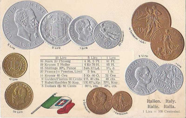 Italienisches Geld mit einer Reihe von 1877-1910 Münzen, darunter mehrere 20-Lire-Stücke, mit Porträts und Text sowie zwei Flaggen darunter, darunter die italienische Flagge.