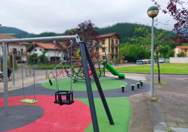 Umgestaltung des Spielplatzes Merianstra├če