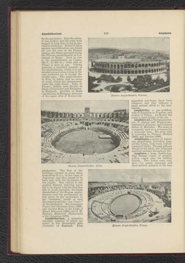 Offenes Buch mit Stadionbild und Text sowie zusatzlichen Bildern