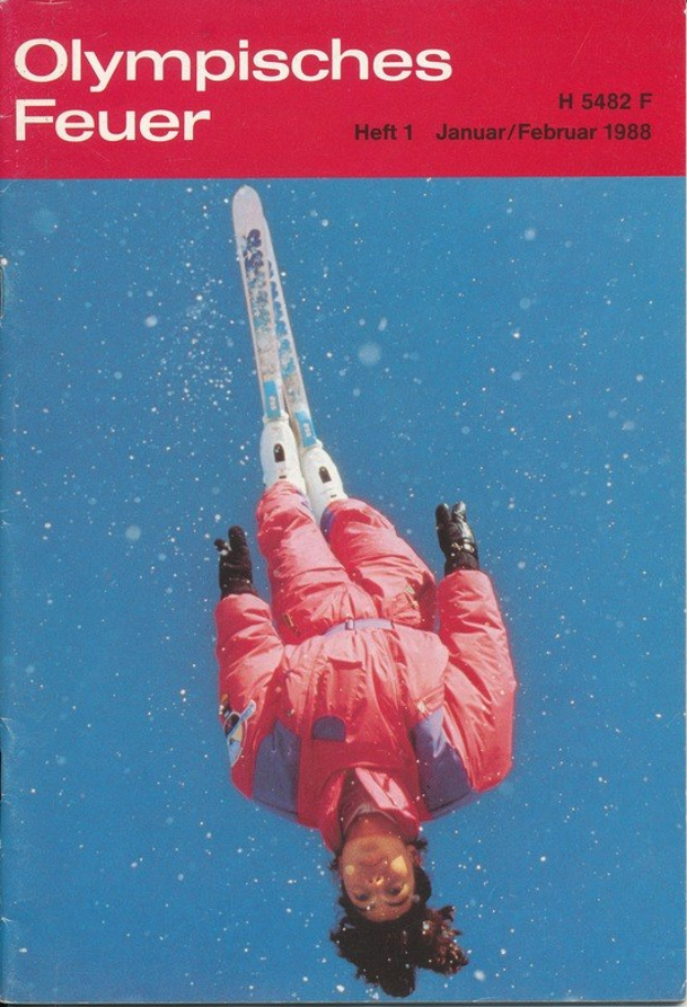 Buchumschlag mit einem Skispringer in der Luft und dem Text "Olympische Spiele Feuer - Heft 1 - Januar/Februar 1988", der eine Skiuniform trägt und entschlossen aussieht.