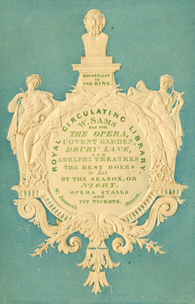 Altes Buch mit blauem Einband und weißer Skulptur, Text auf dem Einband lautet "Circulating W.S. Sams for the Royal Opera, Covent Garden, Drury Lane, and the Best Boxes by the Season, or by the Night".