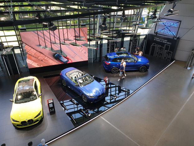 BMW Welt präsentiert neue App und erneuertes Innenraumdesign