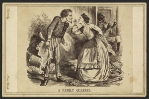 Ein Mann und eine Frau stehen im Zentrum des Bildes, wobei der Mann ein Objekt hält, während eines Familienstreits.