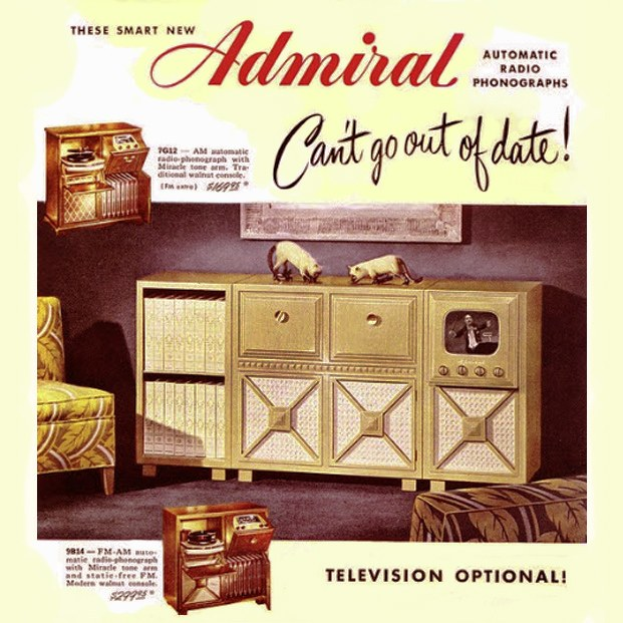 Werbung für einen Admiral-Fernseher mit einer Katze darauf, umgeben von Möbeln wie einem Schrank und einer Couch, sowie Text auf dem Plakat.