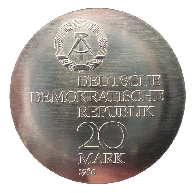 Eine Silbermedaille mit der Inschrift "Deutsche Demokratische Republik" vor einem weißen Hintergrund.