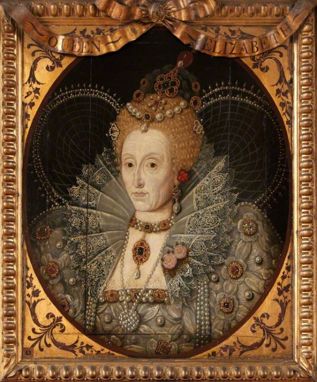 Porträt der Queen Elizabeth I. von England in einem weißen Kleid mit blauer Schärpe, die eine Krone trägt und ihre Hände vor sich hält, gemalt im realistischen Stil mit leuchtenden Farben und detaillierten Elementen.