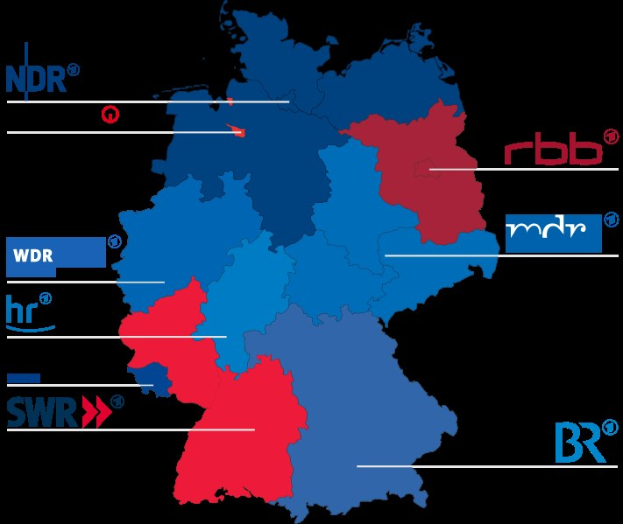 Eine Deutschlandkarte mit in rot und blau hervorgehobenen Bundesländern, die die Ergebnisse der Wahl von 2016 zeigen, einschließlich der Namen der Kandidaten und weiterer Wahl details.