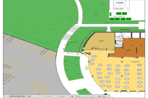 Detailierter Lageplan mit einem neuen Schulgebäude, einschließlich Räumen, Fluren, Klassenzimmern, Schülerkapazität und Annehmlichkeiten, begleitet von erklärendem Text.